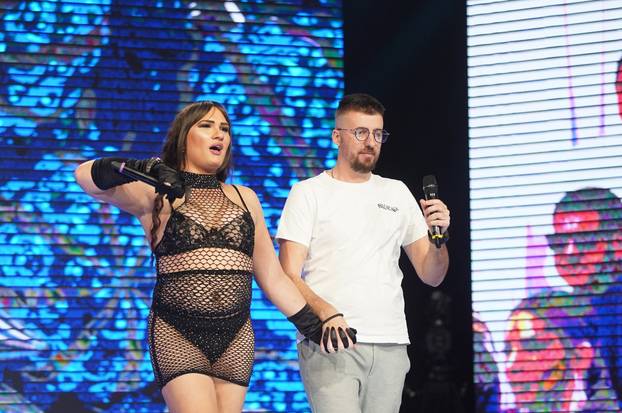 Beograd: Provokativan nastup u "Novogodišnjoj Elitoviziji" Ane Nikolić javnosti poznate i kao Mika Vasić 