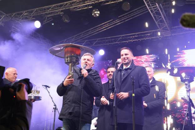 Osječani i njihovi gosti u novu 2026. godinu ušli su uz zvukove legendarnog Miroslava Škore