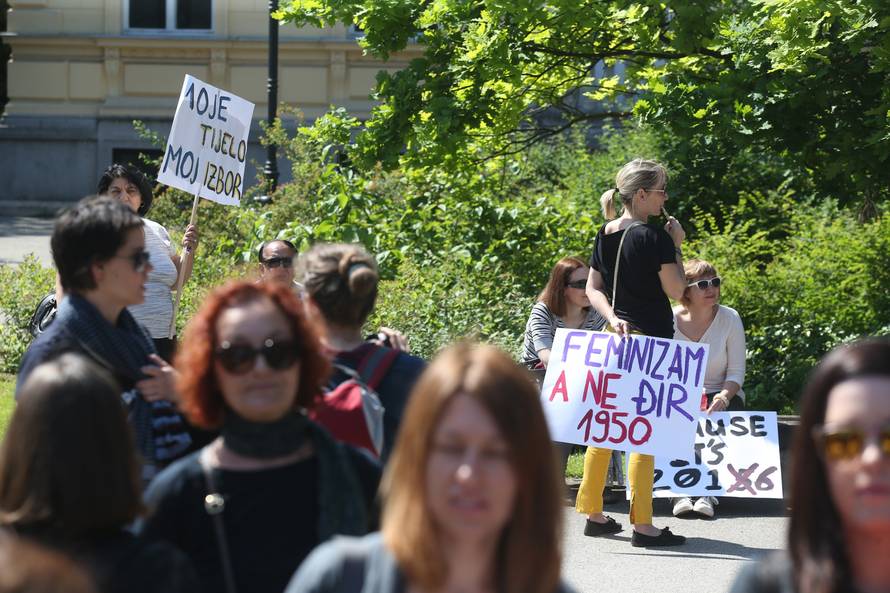 U 'Hodu za život' 7000 ljudi, priveli dvije antiprosvjednice