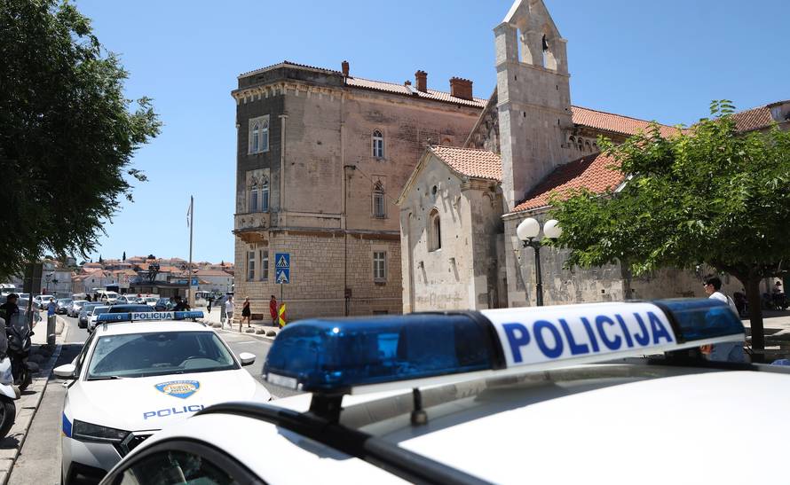 Trogir: Policijske partole blokirale su oba Čiovska mosta, pregledava se svaki automobil