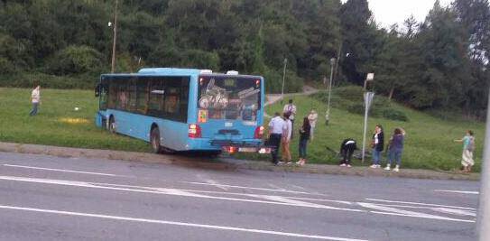 Zetov bus se zabio u stup na Mihaljevcu: Vozač je u šoku