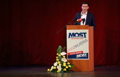 Božo Petrov: Jednostavni smo i za nas obraz nema cijenu...
