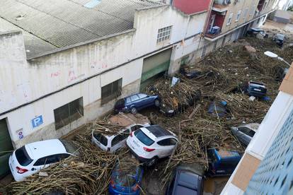 GALERIJA Apokaliptične scene iz Španjolske: Općina izgleda kao da je kroz nju prošao tornado!