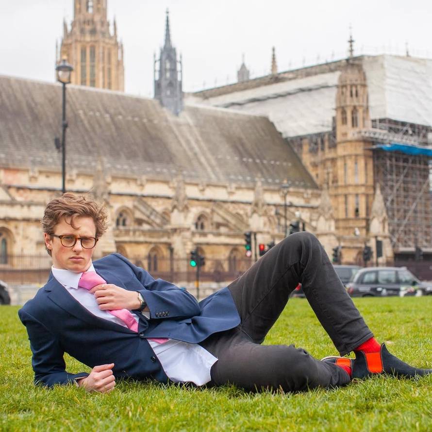 Poznati youtuber glumio člana kraljevske obitelji i varao po trgovinama. Stigla mu kazna