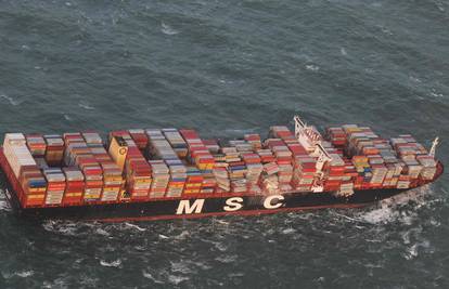Oluja: S broda je u Sjeverno more palo 270 kontejnera