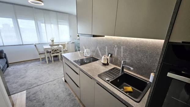 FOTO Čim uđete u ovaj stan - u kuhinji ste! Pogledajte za koliko prodaju ovih 23m2 u Zagrebu...