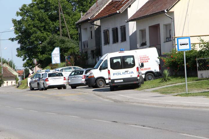 Policija lovi bjegunca: Iskočio im iz auta i otrčao prema brdu