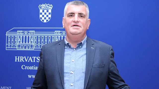 Zagreb: Klub zastupnika Mosta nezavisnih lista na konferenciji kritizirao Vladu RH