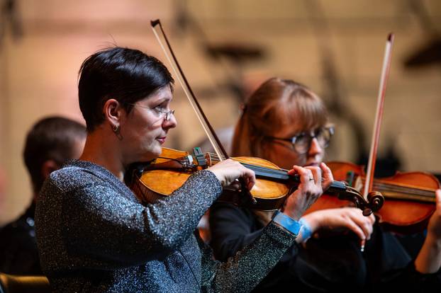 Zagreb: Tomislav Bralić i klapa Intrade proslavili 40 godina karijere u Areni Zagreb