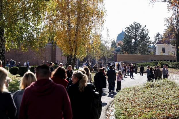 Zagreb: Svi sveti groblja poznatih osoba
