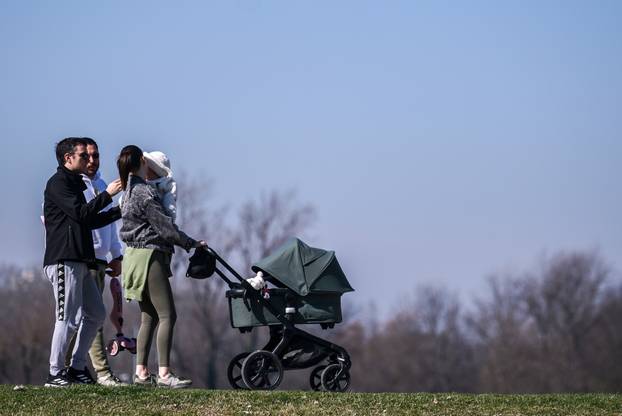 Zagreb: Proljetne temperature na Bundeku 