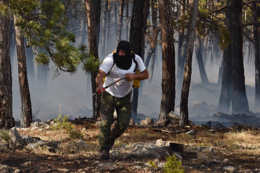 Evakuirali stanovnike sela kod Drniša: 'Ovo je velika nesreća'