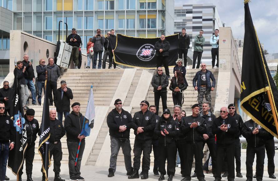 Split: Polaganjem vijenaca i paljenjem svijeća obilježena 34. godišnjica osnutka IX Bojne HOS-a