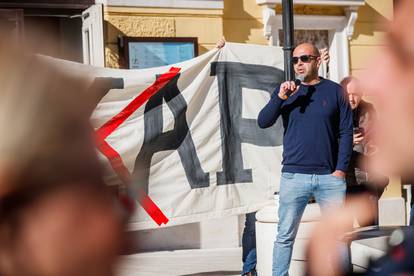 FOTO Novinari izašli na ulice u Zagrebu i Splitu zbog zakona: 'Plenki je malo nervozan...'