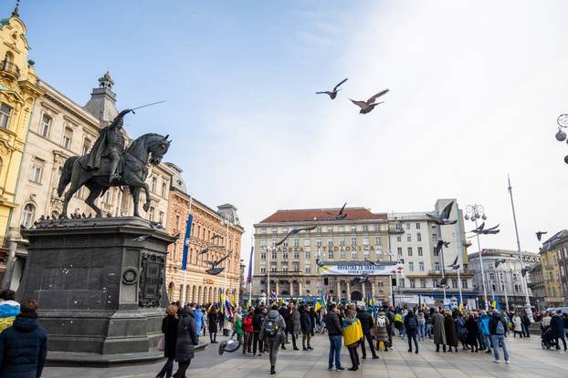 Zagreb: Skup podrške Ukrajini i ukrajinskom narodu na Trgu bana Josipa Jelačića