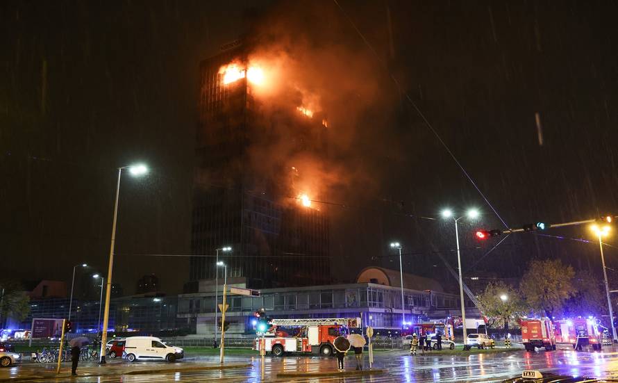 Zagreb: Pozar u Vjesnikovom neboderu
