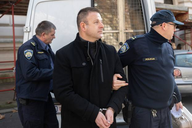 Zagreb: Privo&dstrok;enje na &Zcaron;upanijski sud sedmero osumnji&ccaron;enih zbog otpada