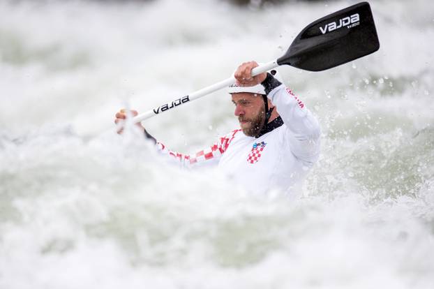 Zagreb: Najbolji hrvatski kanuist Matija Marinić na treningu na brzacima rijeke Save