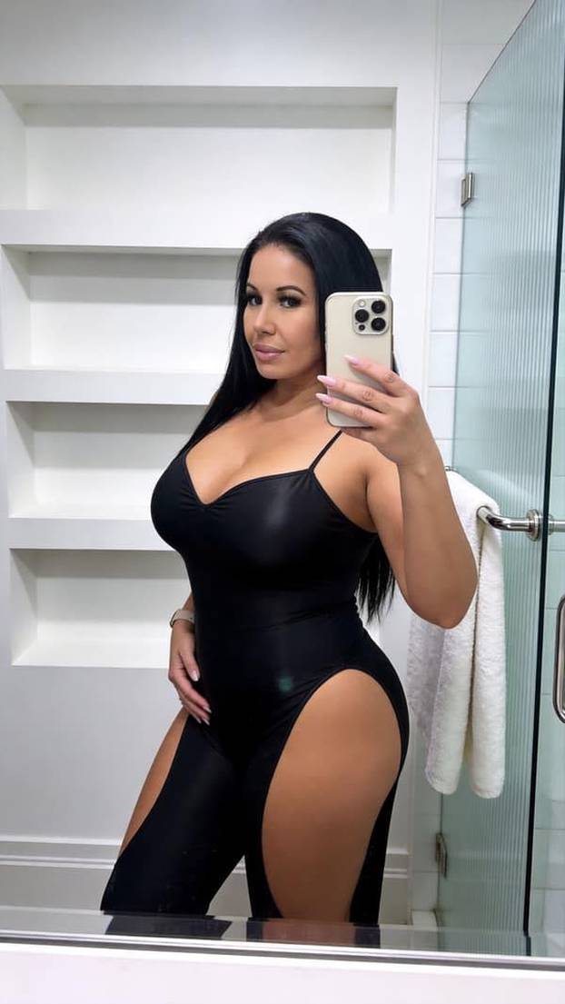 FOTO Bujna mama završila na platformi za odrasle: Kćeri sam uspjela isplatiti studij prava!