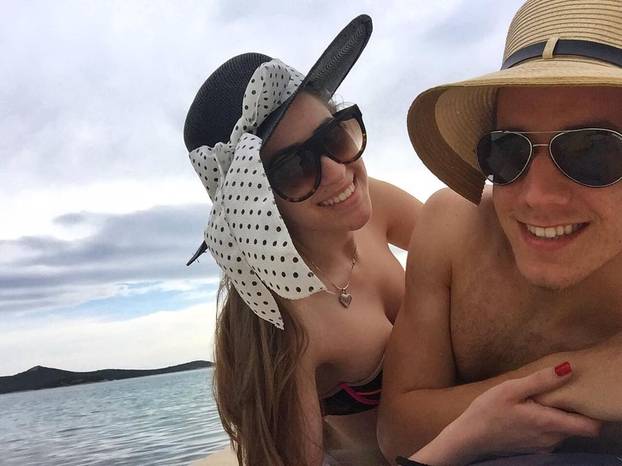 FOTO 'Vatreni' nosi njenu fotku na svakoj utakmici. Prohodali su kao tinejdžeri i isti dan slave