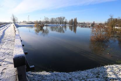 FOTO Zaleđeno jutro: Karlovac se jutros probudio na minus pet