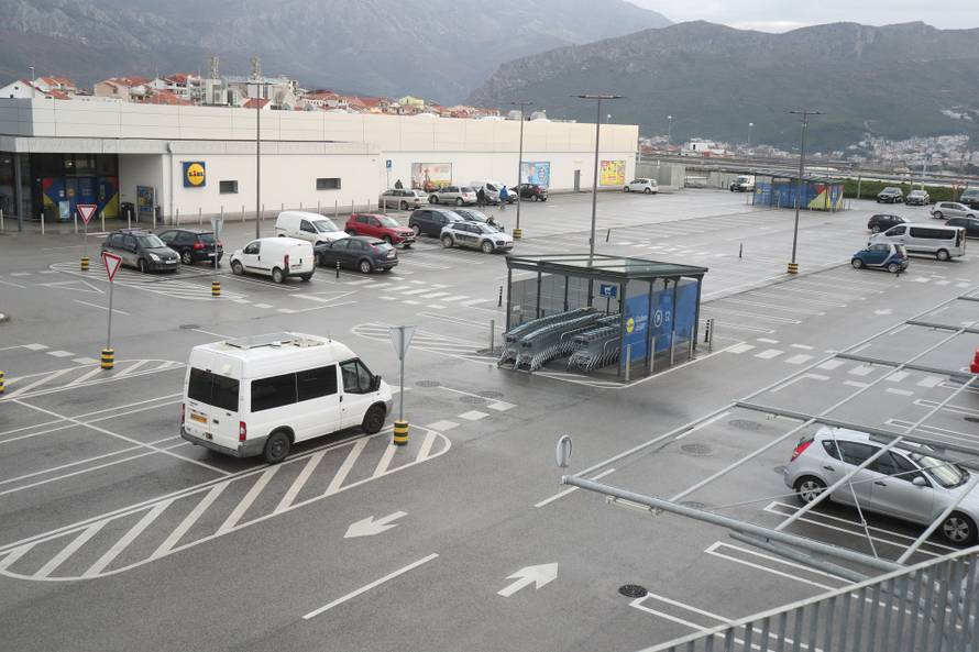 Split: Prazna parkirališta trgovačkih lanaca