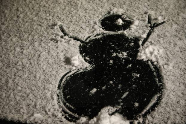 Jak snijeg počeo je padati u večernjim satima u Zagrebu