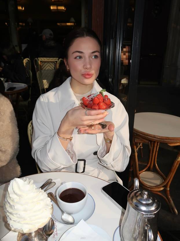 FOTO Čehinja zavela rekordera F1 pa ga ostavila, a on briljira