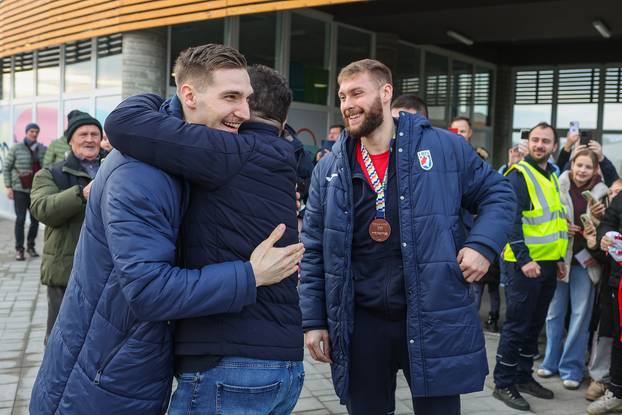 Do?ek bron?anih rukometaša Raužana i Kuzmanovi?a u Brckovljanima