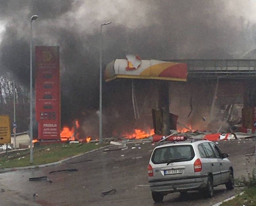 Svjedok: Auto je na benzinskoj udario u plinovod, svi su bježali