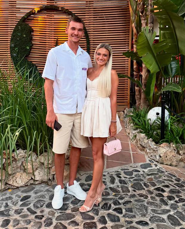 FOTO Zanosna plavuša bodrit će češkog golmana protiv Hrvatske