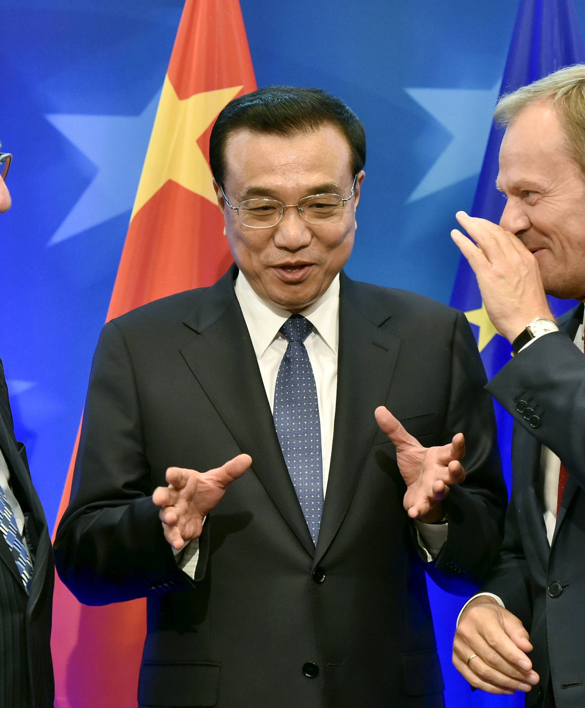 FILE PHOTO: European Commission President Jean Claude Juncker, Chinese Premier Li Keqiang and European Council President Donald Tusk attend a signing ceremony during a EU-China summit in Brussels in 2015