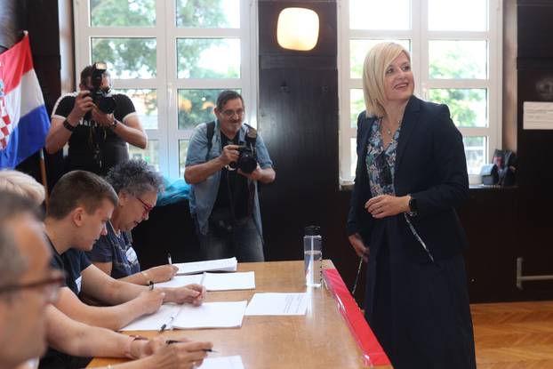 Rijeka: Kandidatkinja za gradonačelnicu Iva Rinčić glasovala je u drugom krugu lokalnih izbora