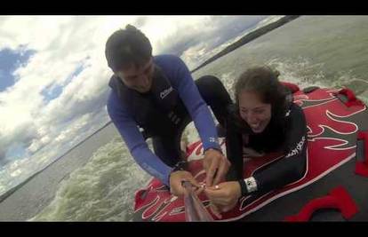 Rekla je 'da': Zaprosio ju je na adrenalinskoj vožnji jezerom