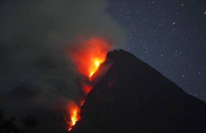 Merapi eruptirao najjače do sada, ljudi bježe i iz kampova