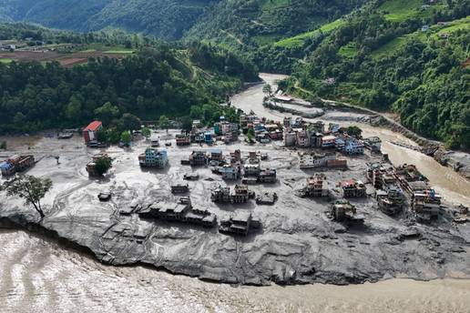 Poznat je uzrok katastrofe u Nepalu. Raste broj mrtvih, me&dstrok;u nestalima 800 stranaca