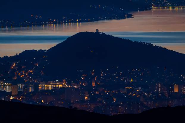 Pogled na zalazak sunca i Split