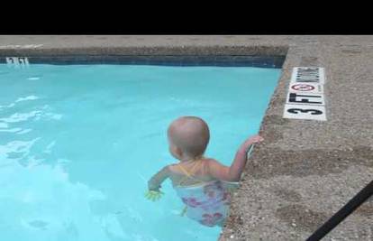 Čudesna beba može u jednom dahu preplivati bazen po širini