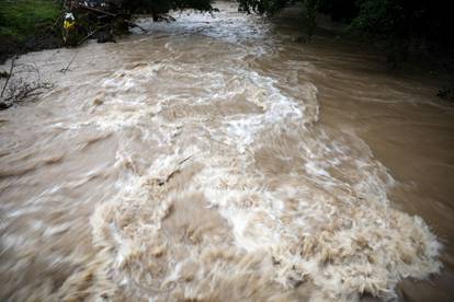 Poplave i u zapadnoj Bosni, hitne službe nemoćne