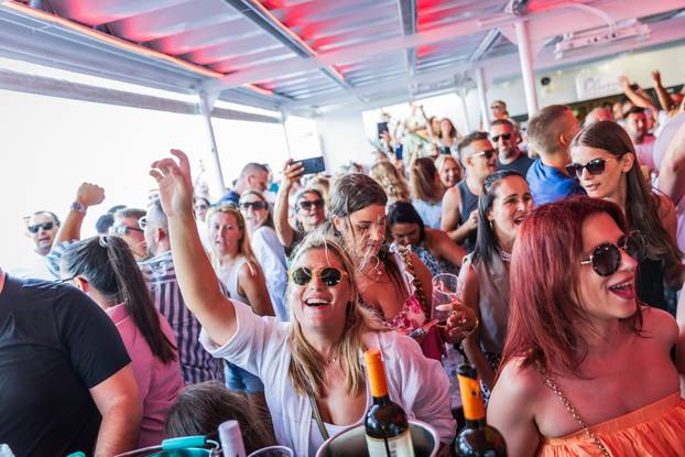 Split: Trajekt Oliver na kojem se održava koncert za vrijeme plovidbe do Vela Luke