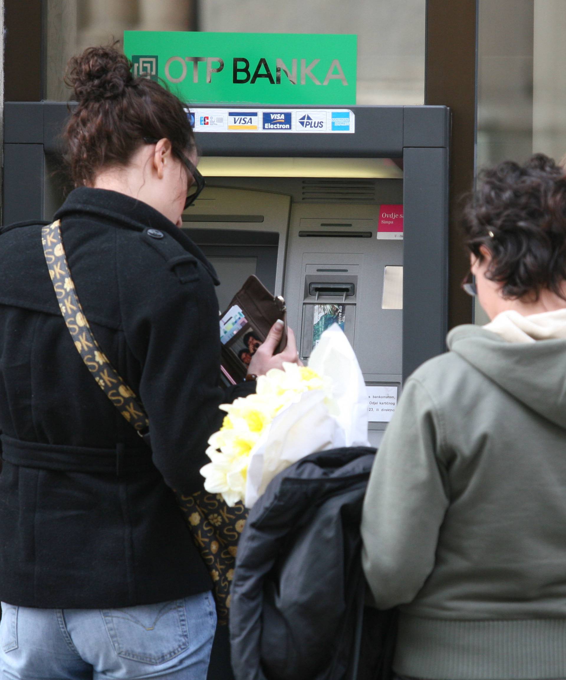 HDZ nije platio struju, pa sad građani ne mogu na bankomat