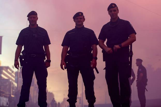 Zagreb: Vojni mimohod završio uz veličanstveni pirotehnički šou 