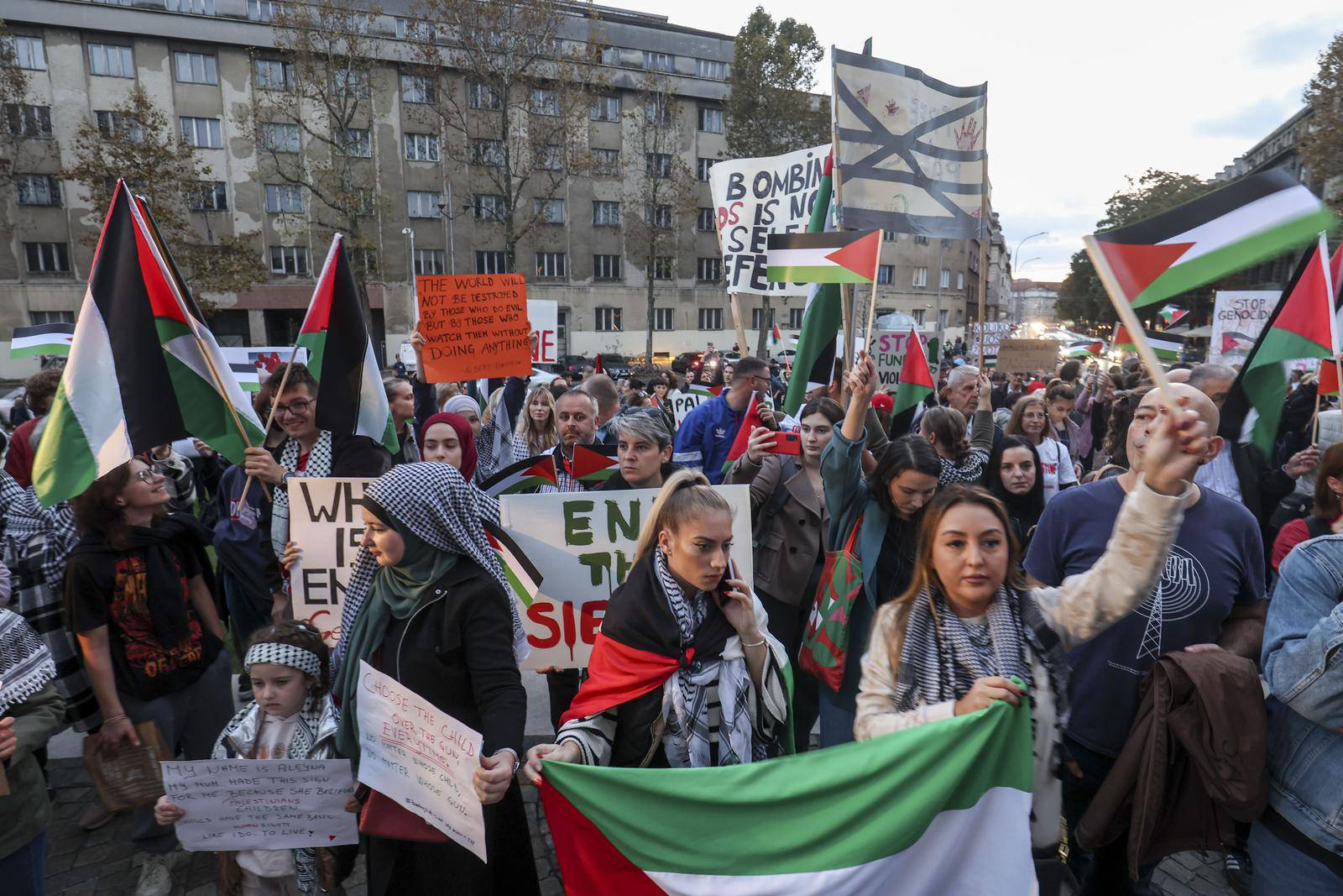 Zagreb: Prosvjed "Solidarno s Palestinom" na Trgu žrtava fašizma