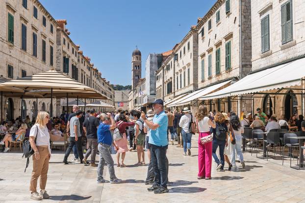 Dubrovnik: Velike gužve unutar povijene jezgre grada.