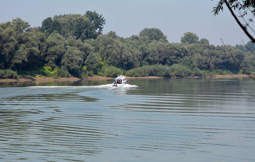 Slavonski Å amac: Potraga za nestalim u Savi