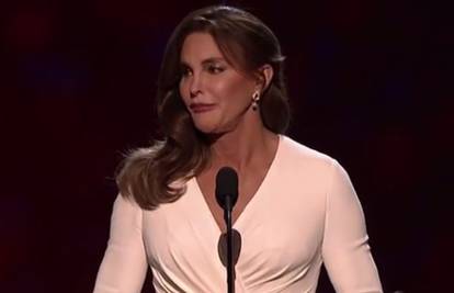 Plakala na bini: Caitlyn Jenner primila je  nagradu za hrabrost