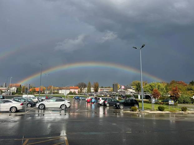 FOTO Ludo vrijeme u Hrvatskoj: Na sjeveru oluja s tučom, jug se kupa, osvanula  je i duga...