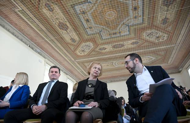 Zagreb: Gradonačelnik sa suradnicima obišao obnovljenu Gornjogradsku gimnaziju