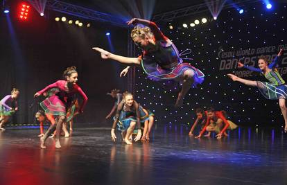 Plesni spektakl: ESDU DANCESTAR World Tour 2012!