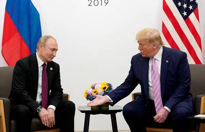 Neobično prijateljstvo moćnih lidera: Trump redovito hvali Putina, nazvao ga i genijem...